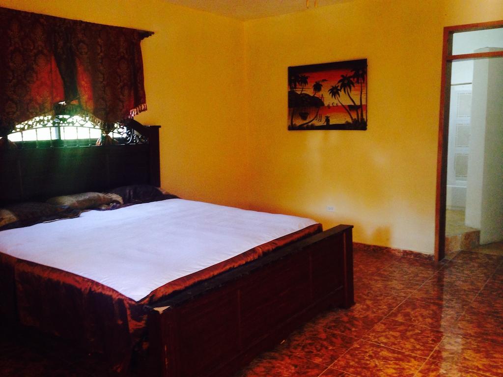מונטרואי Le Dubourg Guesthouse חדר תמונה