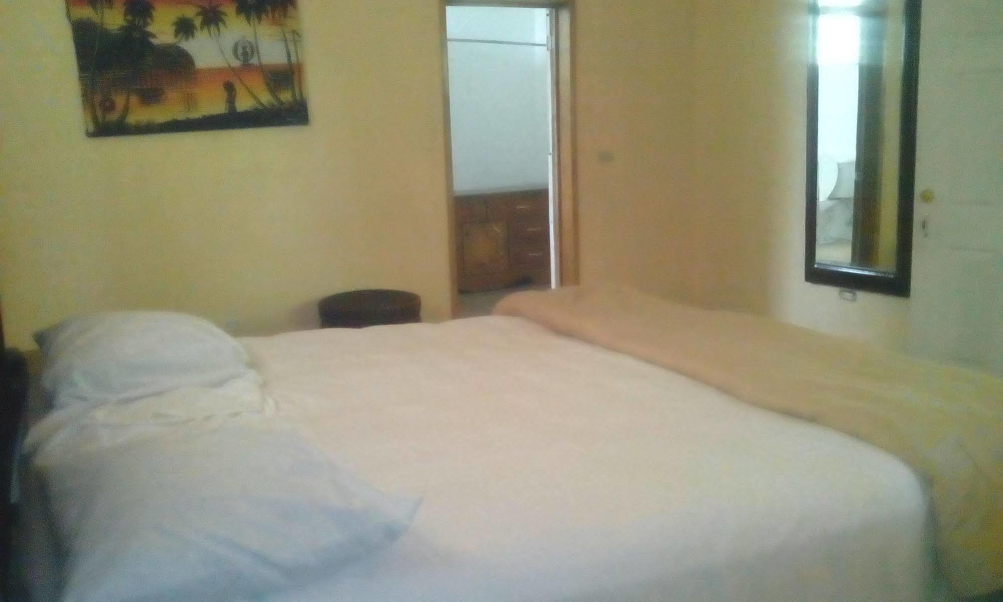 מונטרואי Le Dubourg Guesthouse מראה חיצוני תמונה