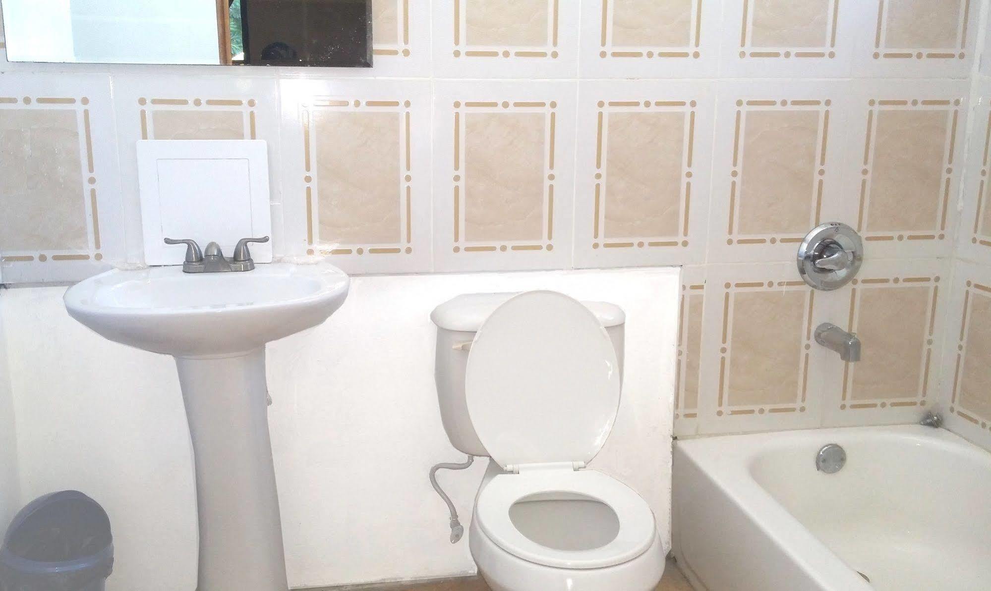 מונטרואי Le Dubourg Guesthouse מראה חיצוני תמונה